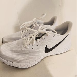 Nike Revolution 5 size 9
